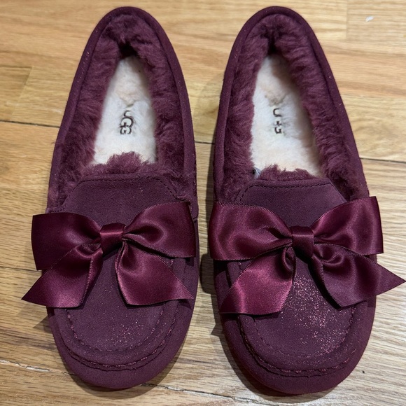 UGG Shoes - Ugg NWOB Ansley heritage bow🎀❤️🎀❤️🎀❤️